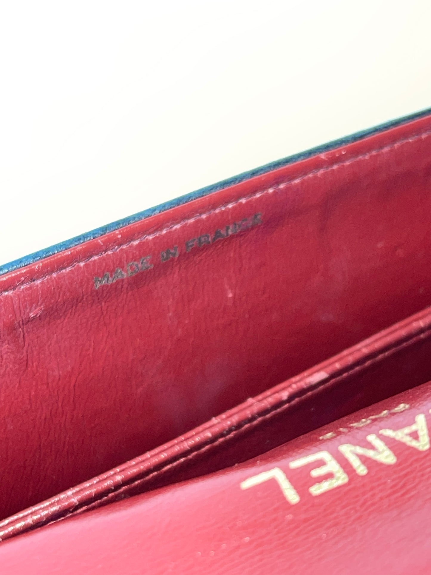 VINTAGE CHANEL CHEVRON SHOULDER BAG